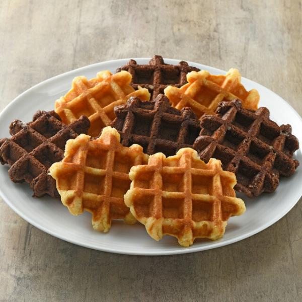 ベルギーでワッフルの製法を学び、原材料の吟味やレシピの研究など何度も試作を重ねた末、マネケン独自の新しいベルギーワッフルを作り上げました。厳選した原材料を使って焼き上げたワッフルは、「豊かなコク」と「ほどよい甘さ」が自慢で、その飽きのこない...