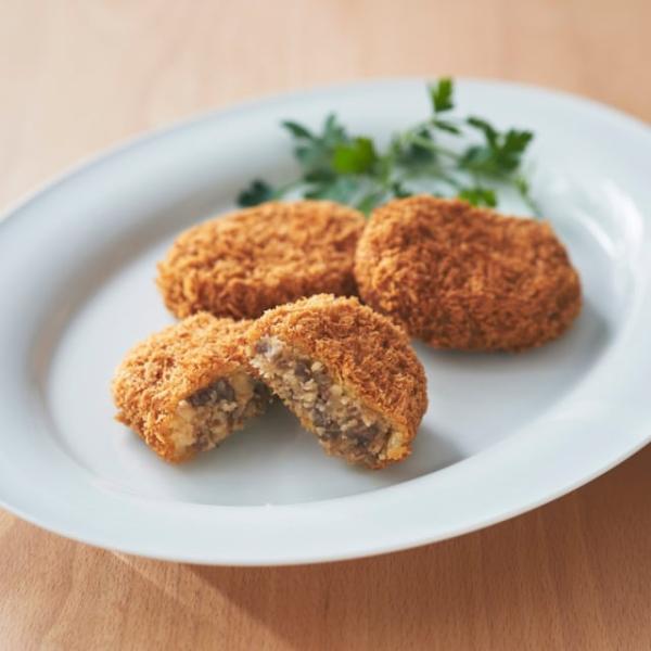 牛肉を炒めて旨みを引き出し、ほくほくのじゃがいもを合わせました。牛肉の旨味を味わえる甘辛い味付けのコロッケです。■仕様： ・セット内容：旨みに感動 ビーフコロッケ 3個入り×6P・賞味期限：製造日から360日・特定原材料：乳成分・小麦・配送...