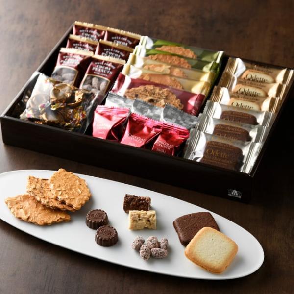多彩な味が楽しめるチョコレートや香ばしく焼き上げたクッキーなど、モロゾフオリジナルのおいしさを詰め合わせたエレガントなギフトです。セット内容■オデット■ショコラクランチ■ココアピーナッツ■ファヤージュ■ラウンドプレーン■仕様:・内容量：オデ...