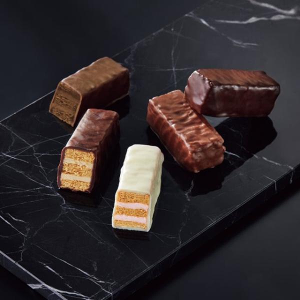 人気フレーバーキャラメル、酸味のきいたストロベリーに、定番のプラリネクリーム。３種類の味が楽しめるギフトセット。■仕様:・セット内容：●ミルフィーユ×３６（ミルクチョコ＆キャラメル×１８、ホワイトチョコ＆ストロベリー・スイートチョコ＆プラリ...