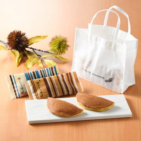 生地に餅粉を織り交ぜ、つなぎに山芋を使用し、もっちりとした食感を出しています。形はよくある丸ではなく、半月型で食べやすいものとなっており生地の中には甘さ控えめの粒あんがたっぷり入っています。パッケージも日本古来の色を入れながらも、時代にあっ...