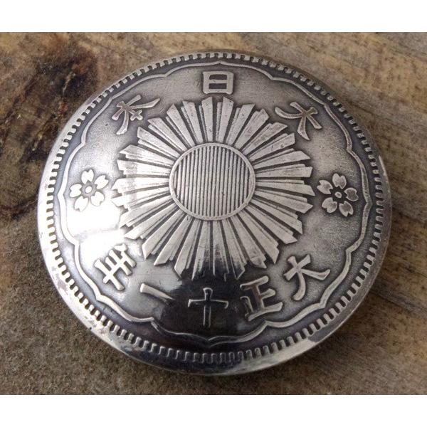 【鐘】打ち刻印コンチョ コンチョ ボタン 本物コイン使用 日本古銭 小型50銭 銀貨