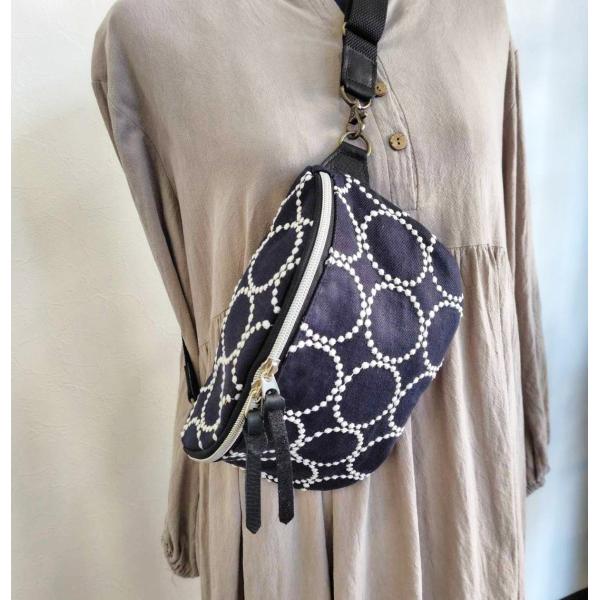 ミナペルホネン/tambourine タンバリンネイビー×白/ボディーバッグ黒 送料無料】ミナペルホネン/tambourine タンバリンネイビー×白