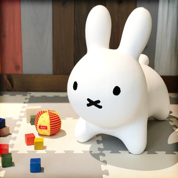 ■□■□■スマートフォンでご覧のお客様へ：「さらに表示する（商品情報をもっと見る）」をタップして商品詳細をご覧ください。■□■□■乗って遊べるうさぎのかわいいバルーントイ！ミッフィーでおなじみのディック・ブルーナが描く絵本の世界のうさぎが、...