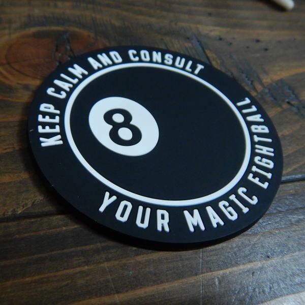 【8BALL】エイトボールは、ビリヤードの遊び方の一つ。プールビリヤード(単にプールとも)（Pool）とも呼ばれる。または、ブラックボール（Blackball）とも呼ばれ、二種類のルールがあり日本でイングリッシュ８と呼ばれる方式は国際ルール...