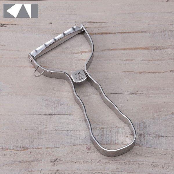 ■品名貝印　セレクト100 T型ピーラー■型番000DH3000■サイズ137×68×11mm■材質刃：ステンレス刃物鋼本体：18-8 ステンレススチール■重量約 57g■製造貝印■生産国中国■商品説明切れ味を追求した刃物メーカーのステンレ...