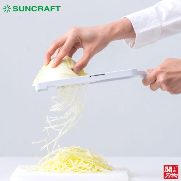 ■サイズ本体：約318×116×29mm、ホルダー：約117×122×30mmホルダーセット時：約318×121×44mm■重量本体：約182g、ホルダー：約47g■商品説明刃物産地、岐阜県関市の包丁づくりのノウハウを詰め込んだ切れ味抜群の...