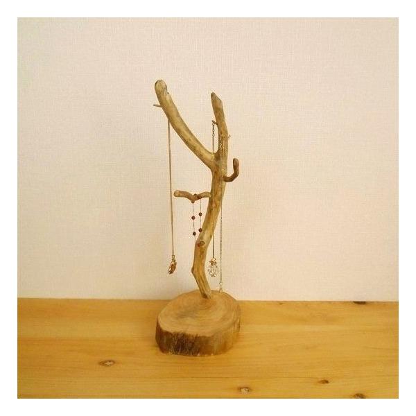流木 アクセサリースタンド ジュエリースタンド 木製 手作り 温泉流木 木の妖精がそこにいる丸太台アクセサリースタンド R コロボックル工房 通販 Yahoo ショッピング