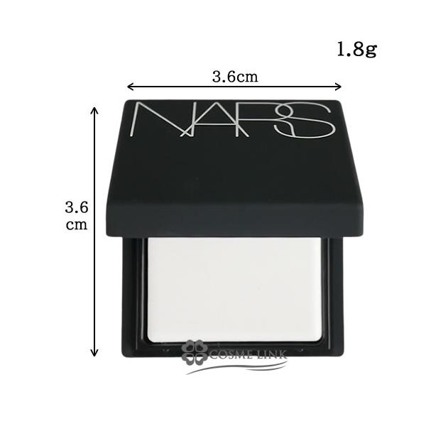 プレストパウダー1.8gシアーで光沢感のある肌に仕上げる軽いパウダーで、どんな光でも美しく。 ファンデーションの仕上がりを良くし、メーキャップを長持ちさせる無色のパウダー。フォトクロミックテクノロジーを採用したシルクのようなパウダーは、光を...