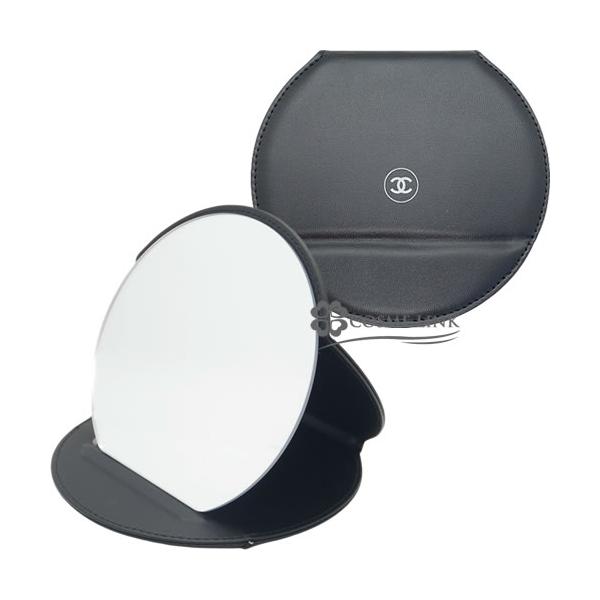 ミラーシャネルオリジナルのスタンドミラー。 丸みのあるかわいいらしいデザインの拡大鏡。折り畳みタイプで、持ち運びも便利です。原産国：中国並行輸入品