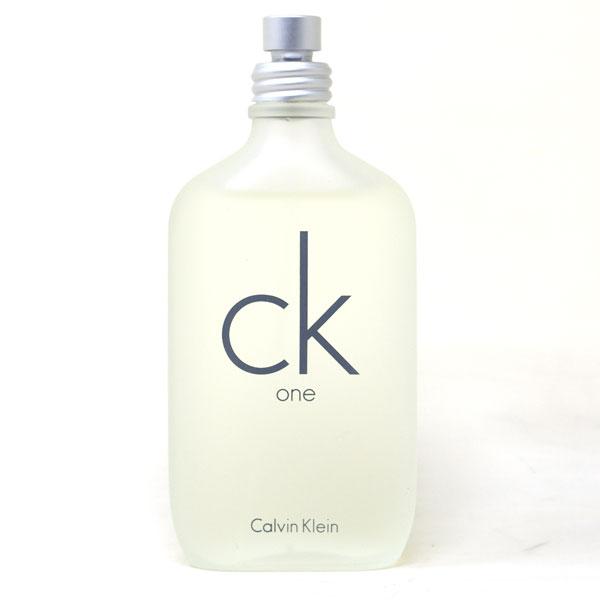 グリーンティを思わせるグリーンノートの香り。カルバンクラインの香水といえばこの一本です。※テスター品（未使用）のため特価となります。箱無し、キャップ無し、スプレー取り付け済です。「カルバンクライン　CK−ONE　シーケー　ワン　オードトワレ...