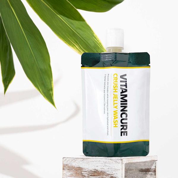 VITAMINCURE CRUSH JELLY WASH（ビタミンキュア クラッシュゼリーウォッシュ）【使用方法】お顔全体を濡らした後、手に取って手のひらでつぶします。適量を泡立てずに指の腹を使って30秒〜1分程度、お顔全体にマッサージ洗顔...