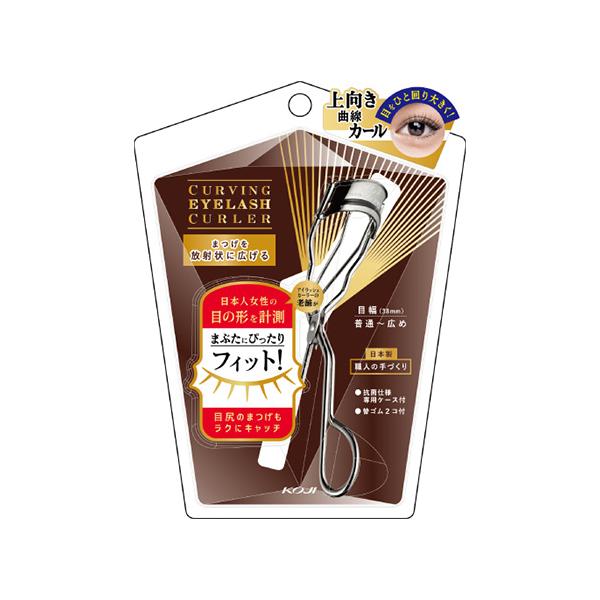 【3,980円以上で送料無料(※北海道は9,800円以上)】日本人女性のまぶたの形を測定し、よりフィットするフォルムを追及したカービングフレーム設計のアイラッシュカーラーです。弓状カービングフレームがまつげを放射状にひろげ、1本1本上向きの...
