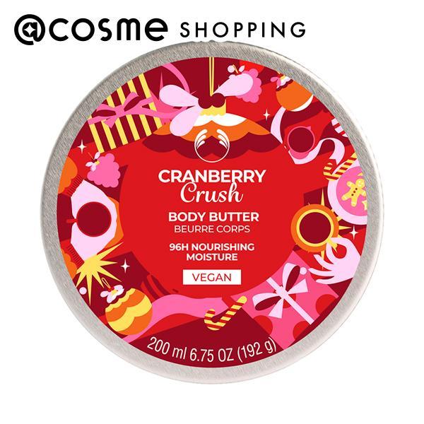 ＜ボディクリーム＞なめらかでふっくらとしたうるおう素肌へ。長時間、肌にうるおいを与え続けるリッチなテクスチャーのボディククリーム。＜シリーズ特徴＞鮮やかな赤色と爽やかな酸味が特徴のこのクランベリーは、ホリデーシーズンの賑やかな雰囲気にぴった...