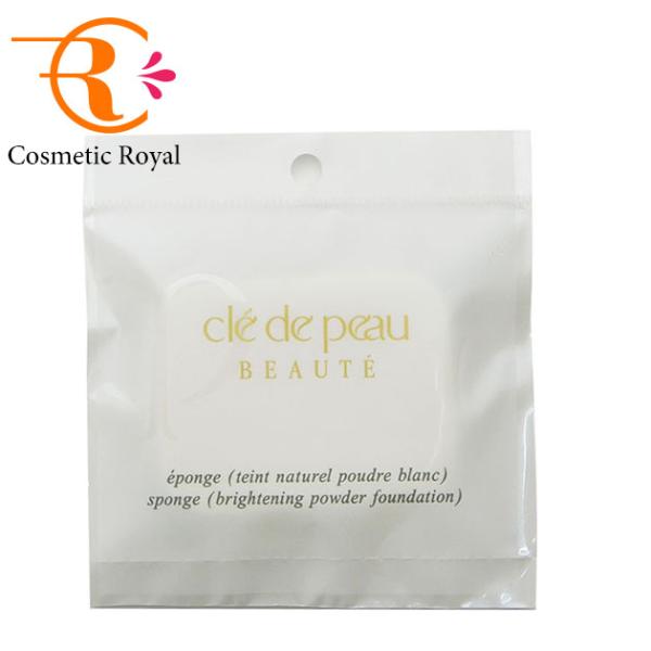 ＜スポンジ＞微細なキメとやわらかな弾力で、均一でなめらかな肌に仕上げるクレ・ド・ポー　ボーテ　タンナチュレールプードルブラン専用のスポンジです。水なし使用タイプ。