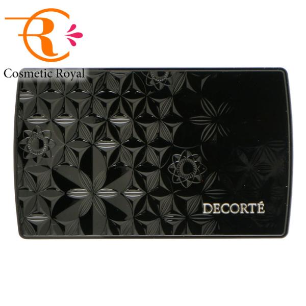 ＜ケース＞ゼンウェアパウダーファンデーションをセットするファンデーションケース。キメの整った肌に宿る輝きが、花ひらくようにあふれだす。そんな美しさを表現した、DECORTEを象徴するデザインです。スポンジ付き。【セット方法】レフィルを容器か...