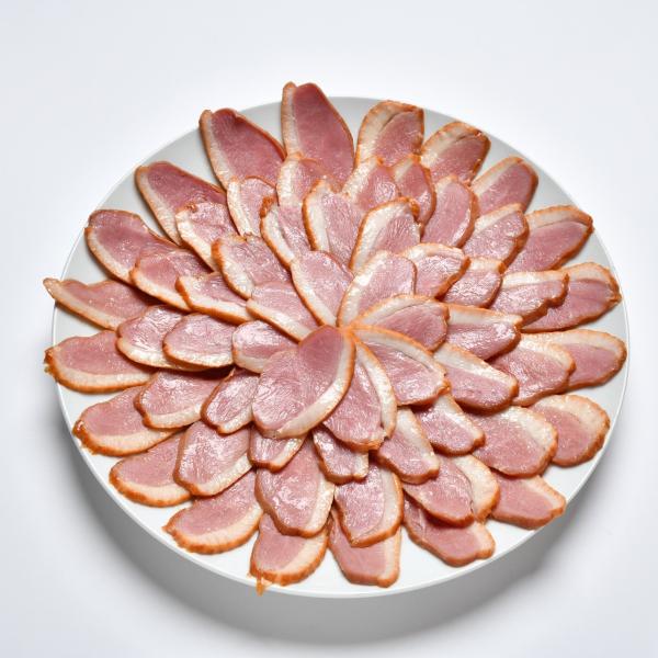 【規格】500g×1パック約85枚前後【商品説明】弊社自慢の合鴨ローススモークを約2.5〜3.5mmにスライスしました。そのままでも美味しくお召し上がりいただけます。サラダのトッピングにおすすめです。【お召し上がり方】解凍後、そのままでお召...