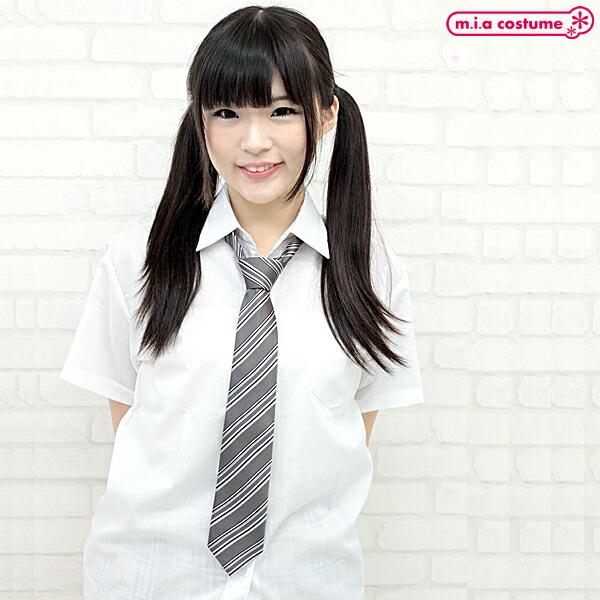 グレー地にピンクのラインが可愛いネクタイができましたｖｖどんな制服にも似合う柄ネクタイですよ☆リボンに飽きたらネクタイがオススメです！ストライプ 灰色 グレー ピンク 桃色 ネクタイ リボン アレンジ 学生服 制服 なんちゃって 女子高生 ...