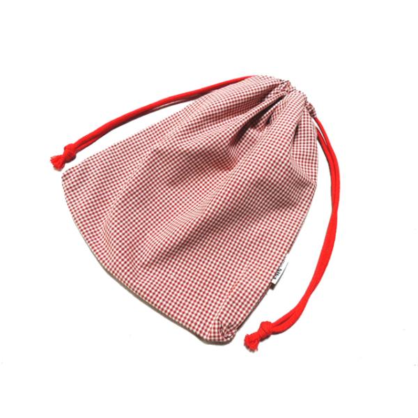 一重で両絞りの巾着袋です。小学校の体育館シューズや上靴入れにお使いいただけます。また、給食当番用のエプロン入れなどにも便利なサイズです。※この商品は、コットンニーナのオリジナル商品で、日本国内で製造しています。■素材綿50％・ポリエステル5...