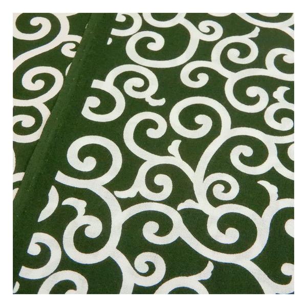 日本の定番生地といえば唐草模様です。縫いやすいスケアー生地ですので、お好みの大きさの風呂敷作りや箪笥のカバーにいかがでしょうか。獅子舞いや泥棒役のコスプレに、結納飾りなどを包む唐草模様のふろしきなどにも。犬用のグッズ、首輪作りもかわいいです...