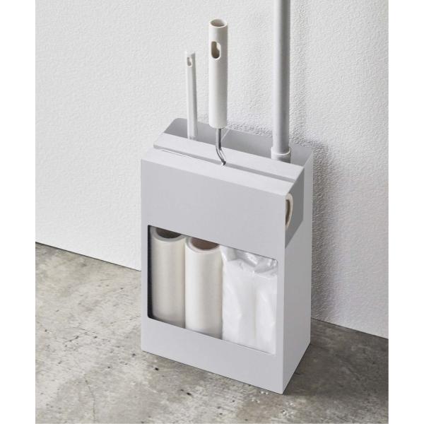 [アイテム説明]白、黒のモノトーンデザインがおしゃれな tower（タワー）シリーズ。モノをスマートに収納し、部屋を広く見せるよう隅々まで計算された、スタイリッシュで美しいシリーズです。お掃除ツールを隠して一括収納できるスタンド！フローリン...