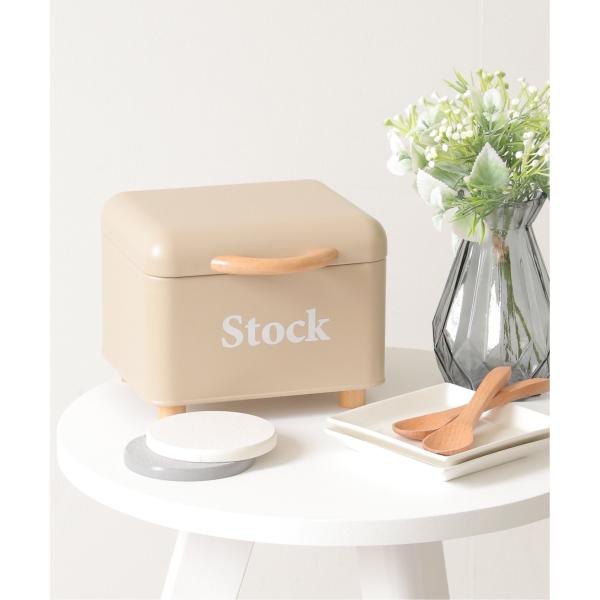 レトロ可愛いデザインが魅力の収納ボックス。ほんのりマットな質感がポイント。スチール製のためマグネットも使用可能、さらに取っ手付きで利便性も◎ちょっとした小物やマスクケースとしても活躍します。★Instagramにて近日発売予定のアイテムやル...