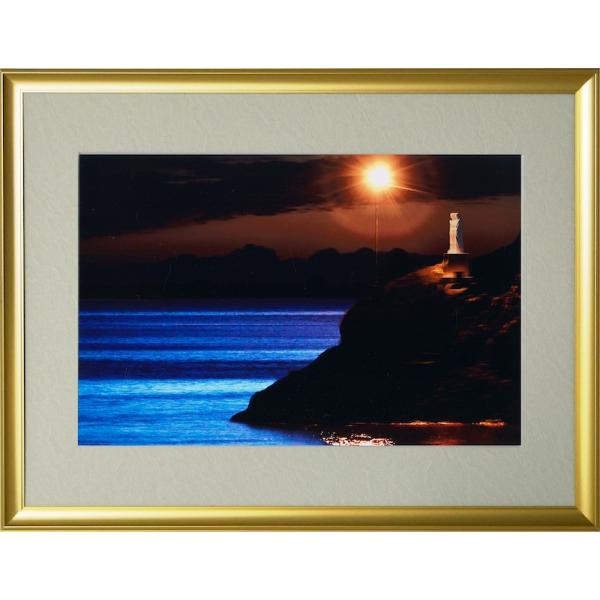 【偕拓堂より直送】  九州の天草地方には海に向かって祈りを捧げ立つ白亜の聖像が深い信仰のシンボルとなっています。 夕暮 れ時の神々しい姿を写したこの一枚は不思議な現象をとらえていました。 写真のマリア像をよく見ていただくと 本来一体である像...