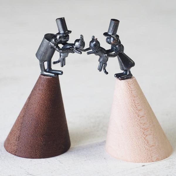 ブロンズ造形作家・コイズミタダシ コビトのリングスタンド 「ニャンダフルライフ」