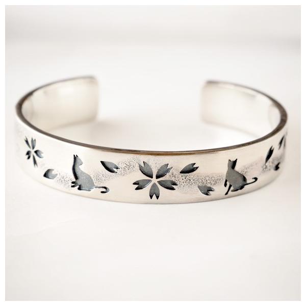 シルバーバングル 彫刻デザイン 専用ケース付き シルバーバングル 彫刻デザイン 専用ケース付き エス 桜×猫