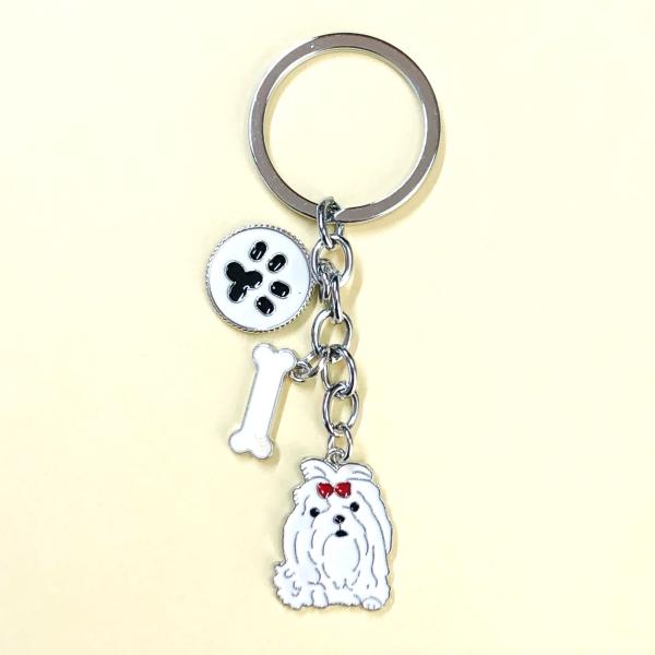 ご覧いただきまして誠にありがとうございます。●他にも商品がございます。● 犬デザイン キーホルダー　マルチーズ  シーズン犬のサイズ 縦 約3cm 横 約1.5cm ※裏面は無地です。新品未使用です。ご不明点があればコメントよろしくお願いい...