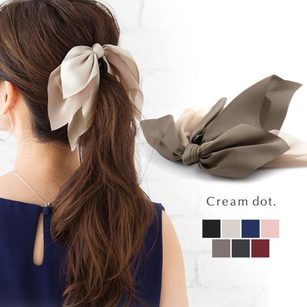 ほんのり光沢のある布帛生地×シフォン生地のリボンが重なるヘアクリップ。エレガントさとエアリー感を兼ね備え、ふんわり広がる形がとてもフェミニン。髪をさっとまとめるだけでもサマになるアイテムです。■サイズクリップの大きさ：11.5cmモチーフの...