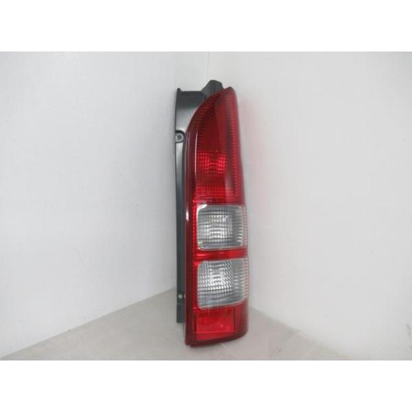 ハイエース CBF-TRH200V 右テールランプ 81551-26201 349064