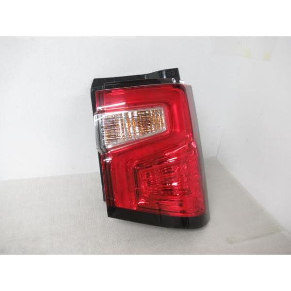 デリカ　D5 右テールランプ デリカD5 3DA-CV1W 右テールランプ 8330B138 351565 : クラウン2号店