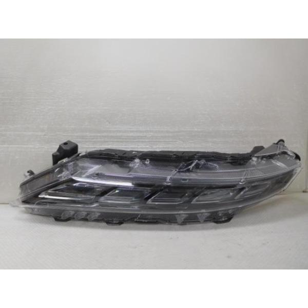 デリカD5 3DA-CV1W 左クリアランスランプ 26175W030P 左ポジション