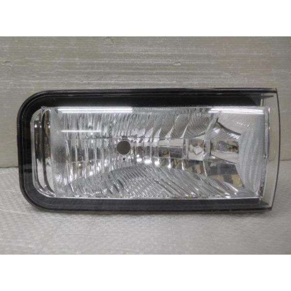 ランドクルーザー CBA-UZJ200W 右フォグランプ 81211-60221 357321