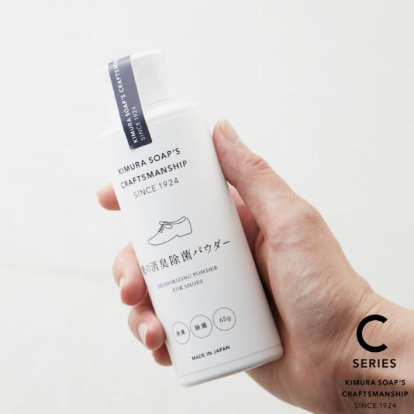 【成分】吸湿剤（タルク）、消臭剤、除菌剤【液性】弱酸性【容量】65g【生産国】日本【用途】靴の消臭・除菌【使用量の目安】片足5〜10回振り通勤 ・ 通学用 の シューズ や パンプス 。毎日使っているといつの間にかイヤなニオイが…。悪臭成分...