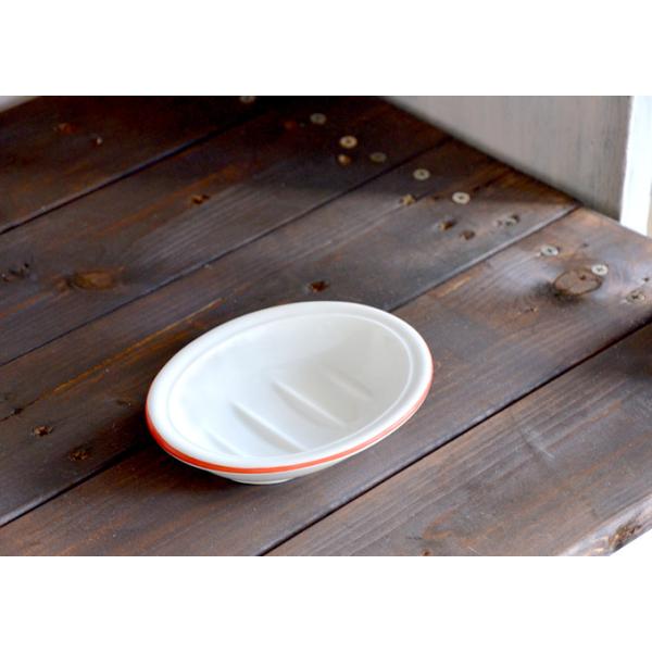 【Size】高さ3cm x 径14.5cm【素材】陶器【生産国】日本ちょうど石鹸が乗るソープディッシュ。鍵置きにでも使えそうな大きさです。水抜きの穴はありません。 爆買