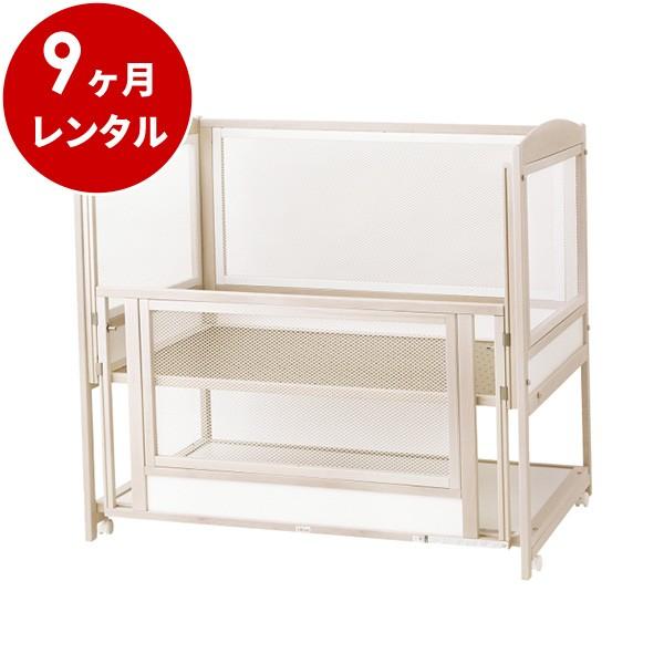 木目の見える北欧家具のような、ネットタイプの4輪キャスターベッド。※レンタル商品は沖縄県・離島地域への配送を承っておりません。あらかじめご了承ください。