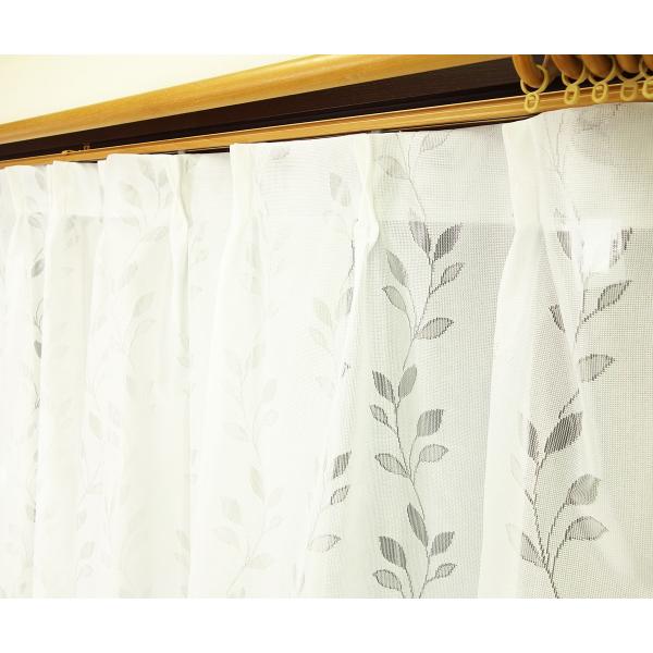 ■ レース生地の裏面に断面が三角形の特殊ポリエステル光沢糸を配置使用して疑似鏡面構造を作りだし、これにより外からの光の乱反射させて、UVカット機能（紫外線カット）、多少の断熱機能、昼間の防視認性機能を生み出したミラーレースカーテンに、万が一...