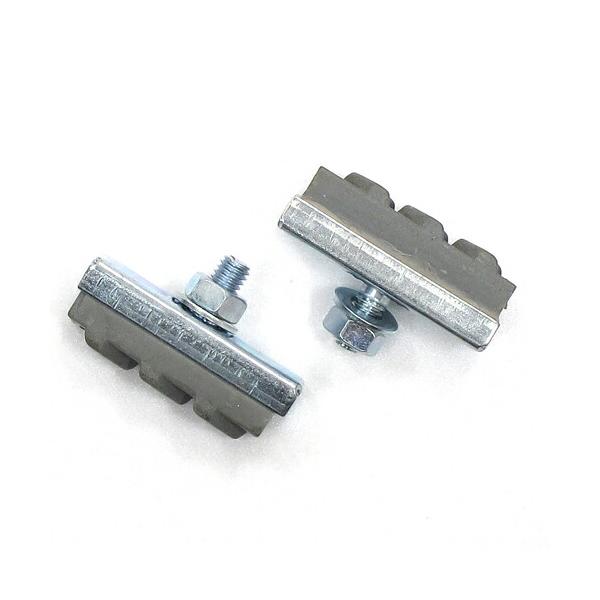 ステンレスリム装着車のスタンダードな交換用ブレーキゴムです。※デザイン・仕様などは予告なく変更・改良することがありますので、予めご了承ください。サイズ:ステンレスリム用カラー:グレー容量・重量:1ペア