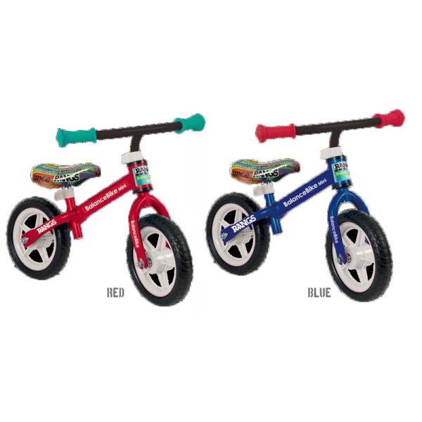 棚にも飾りやすいコンパクトパッケージモデル。こだわりのサドルとPOPな色味でお出かけしよう！手持ちフックもついて、日常的な買い物でも気軽に持ち帰れるサイズになりました。2歳以上のお子様が自転車に乗れるようになるまでの冒険心あふれる乗り物。【...