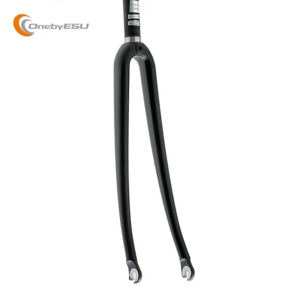 軽量フルカーボン1 インチロードフォーク世界で初めてフルカーボンフロントフォークを誕生させた「ミズノ」の歴史的名品「アルプデュエズ」の流れを汲む1 インチフルカーボンフォーク。硬過ぎない1 インチらしいしなり感も残しつつ、スチールフレームの...