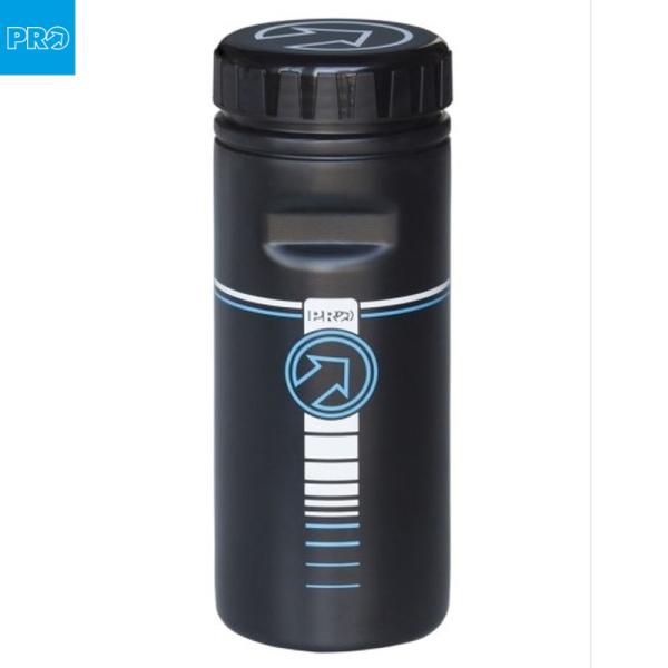 PRO ストレージボトルは、PRO人気商品の改良版です。形状を改良したことでボトルケージへの収まりが良く、内側のEVAパッドによりツールやスペアが傷つきません。