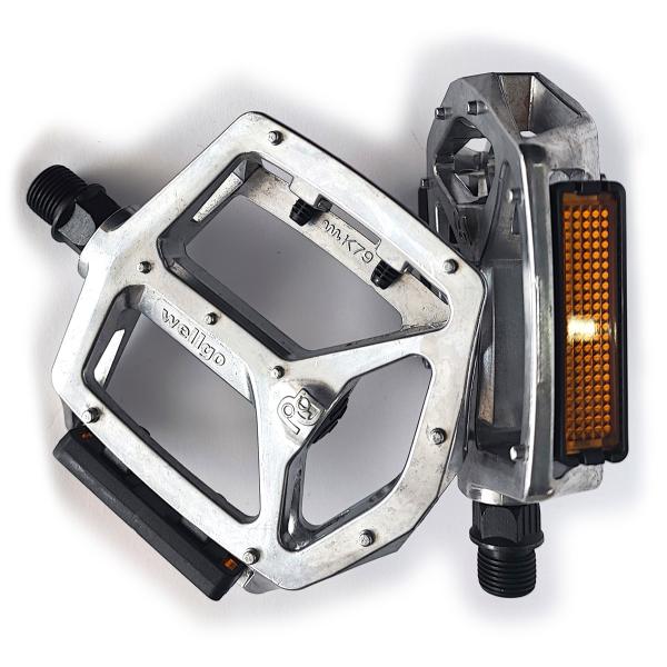 平行輸入品販売店よりチェック・簡易パッケージでの出荷となります。WELLGO (ウエルゴ)　軽量アルミ薄型ペダル：B249バイクを選ばない両面踏み仕様、踏み面広め安定したペダリングできるロードバイク　マウンテンバイク　クロスバイクネジ外径:...