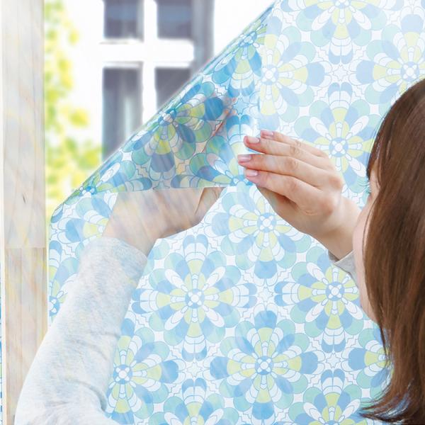 目隠しガラスシートカラー/ステンドブルー（青）足りなくなっても安心のお得な3本セット！１本 ６０×９０センチ×3簡単防犯対策ガラス食器棚などにもご利用頂けます粘着剤を使わない窓飾りシート。剥がすことができるので、繰り返しご利用頂けます。夏の...