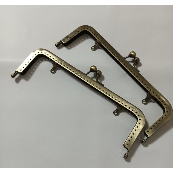 [Release date: August 1, 2024]口金サイズ：約幅18cm×深さ6cmカラー：古銅色素材：合金