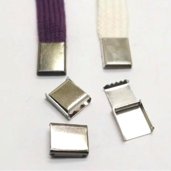 ワニ口タイプ紐止め金具  ループエンド数量：6個素材：合金カラー：シルバー/ゴールド※準備が整い次第発送しますので、日付指定はできません。※送料について※メール便(200円)、3,980円以上ご購入する場合、送料無料です。尚、他の郵送方法を...