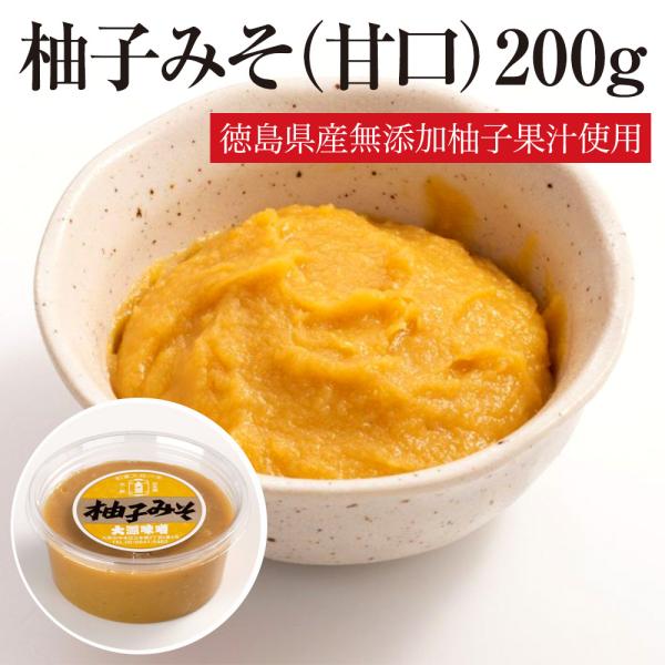 最高級の柚子の柔らかい皮と果汁を特醸の白味噌に練り合わせて、その豊かな風味と独特の香りを生かした特製柚子味噌です。田楽味噌としてご使用いただける他、箸休めとしてお茶をいただきながら、温かいご飯と共にお召し上がりください。商品内容:柚子みそ（...