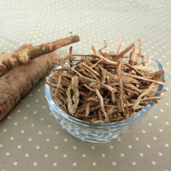 岡山県倉敷市の連島地区で栽培されている、アクが少なく柔らかいごぼうです。千切りにカットしています食物繊維たっぷりで、お通じもスッキリ。細切りだから、パスタや炒め物、汁物の具材と使い勝手満点。特に、歯ごたえ満点のきんぴらは絶品。１本約160ｇ...