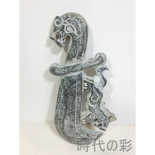 ご覧頂きましてありがとうございます。◆商品のサイズは（約）：高さ：16.5cm　幅：8cm重さ：166.5g素人採寸につき、多少の誤差はご了承願います。◆商品について本品は玉製の帯鉤「龍虎鉤」で、S字型に龍と虎をあしらった威武な造形が特徴で...